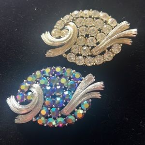 Vintage Lisner “Kissing Blowfish” brooches. Wear them together or separate!!
